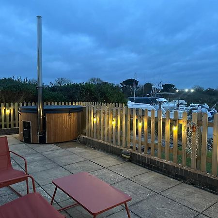 Hot Tub With A View - Christchurch Harbour المظهر الخارجي الصورة