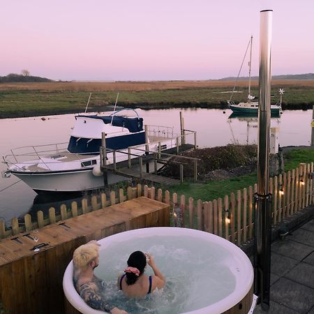 Hot Tub With A View - Christchurch Harbour المظهر الخارجي الصورة