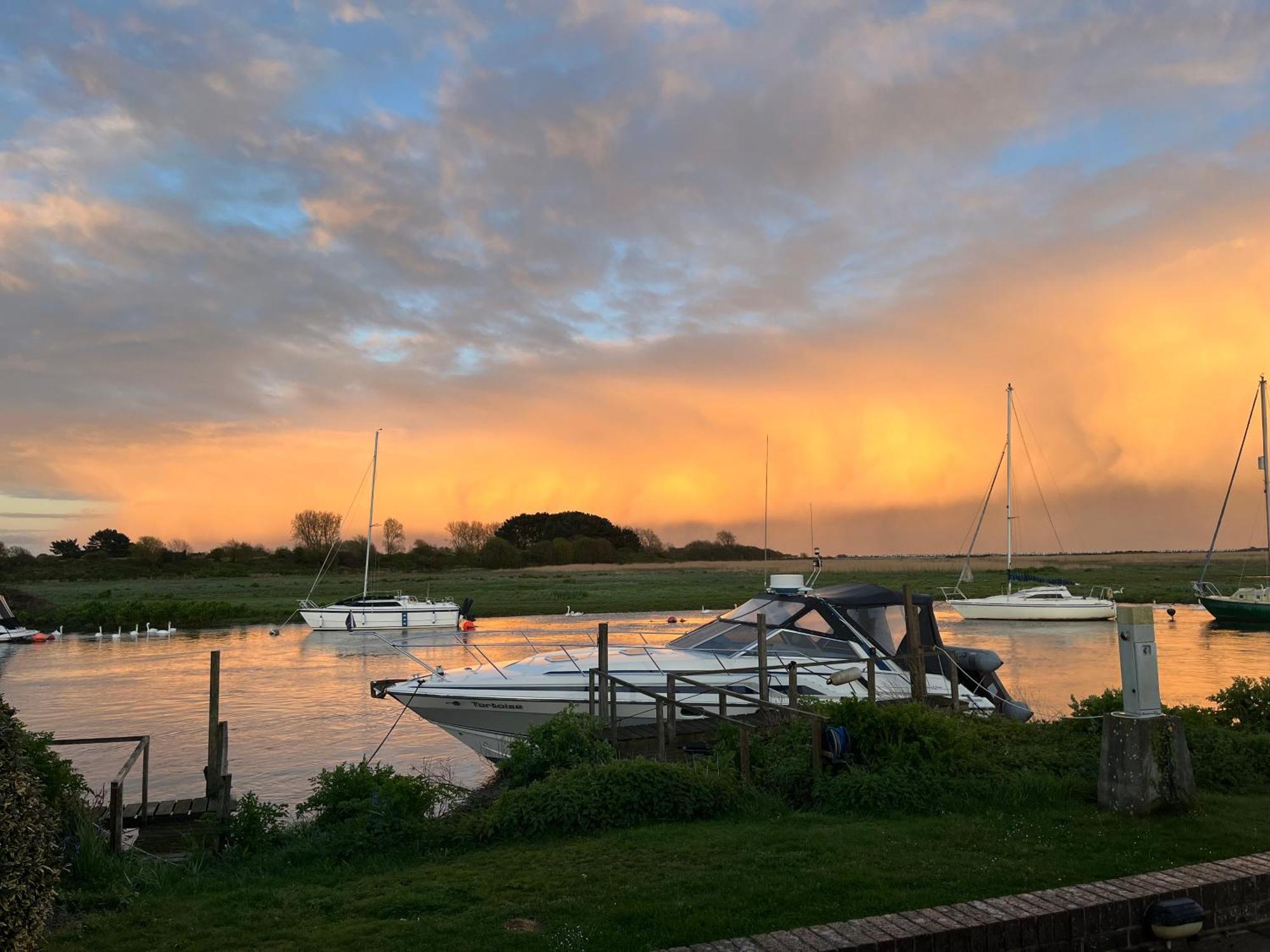 Hot Tub With A View - Christchurch Harbour المظهر الخارجي الصورة