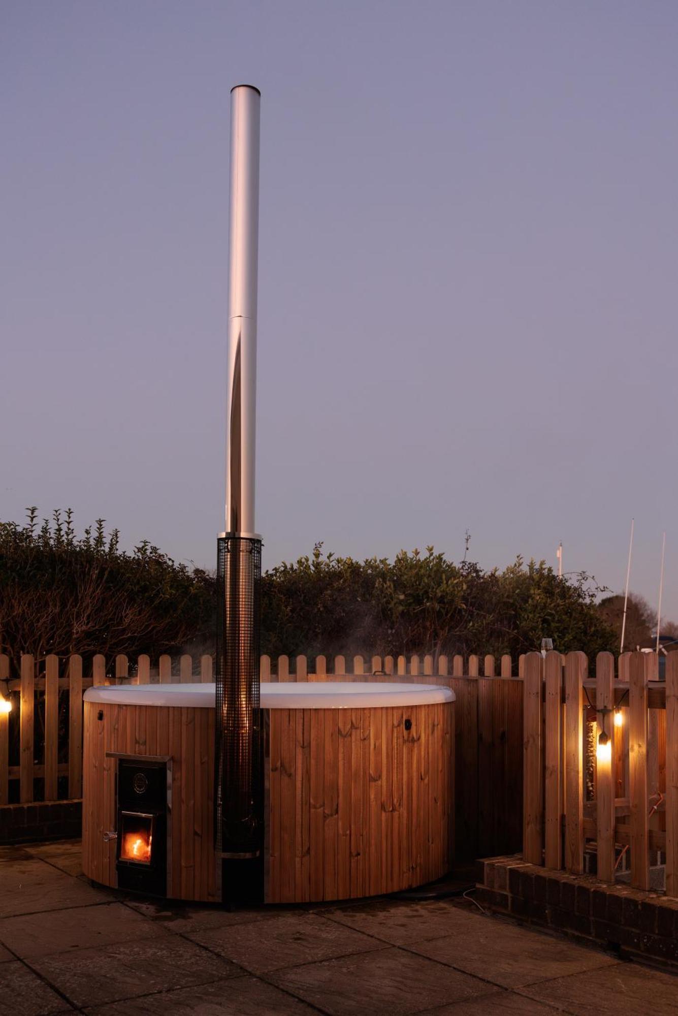 Hot Tub With A View - Christchurch Harbour المظهر الخارجي الصورة