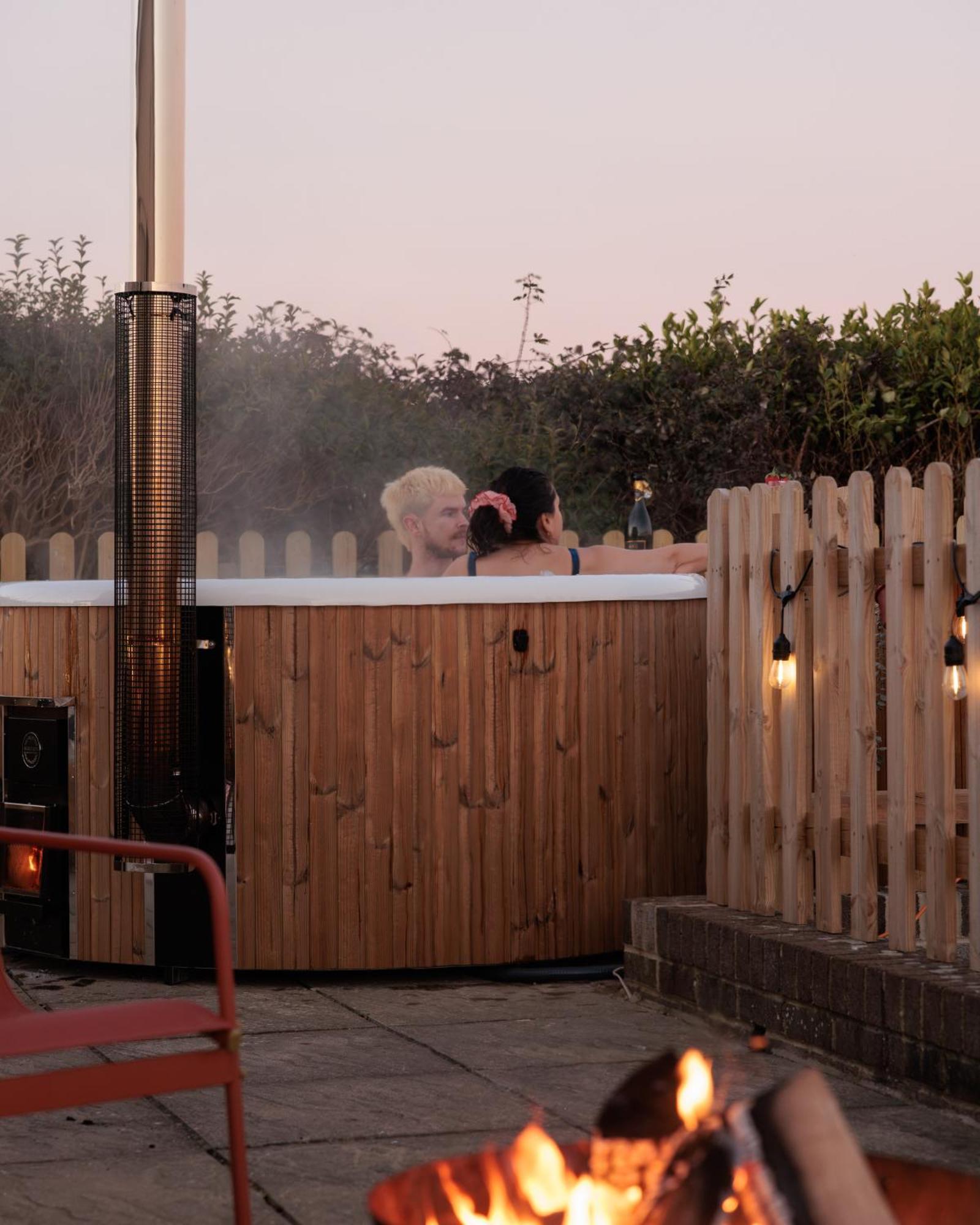 Hot Tub With A View - Christchurch Harbour المظهر الخارجي الصورة